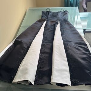 Cache Vintage Y2K Black and White Evening Gown with Sequined Beading Size 6
